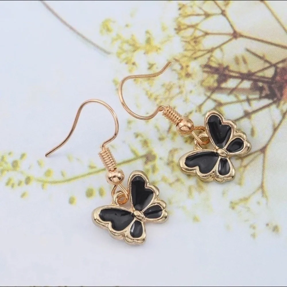 3/$30 💛 Butterfly Earrings